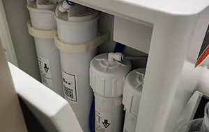 实验室超纯水机如何更换纯化柱？